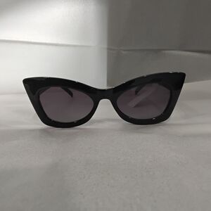 Guess Black Cat-Eye Sunglasses